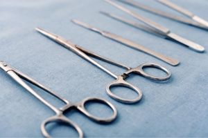 Comprar tesoura cirúrgica: por que este instrumento não pode faltar