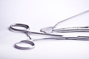Tipos, aplicações e importância do instrumental cirúrgico