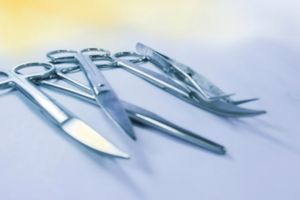 Pinça cirúrgica dente de rato: entenda onde a ferramenta é usada